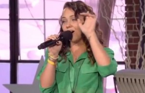 Jennel Garcia sings "Kissed a girl" by Katy Perry in the X Factor USA houses